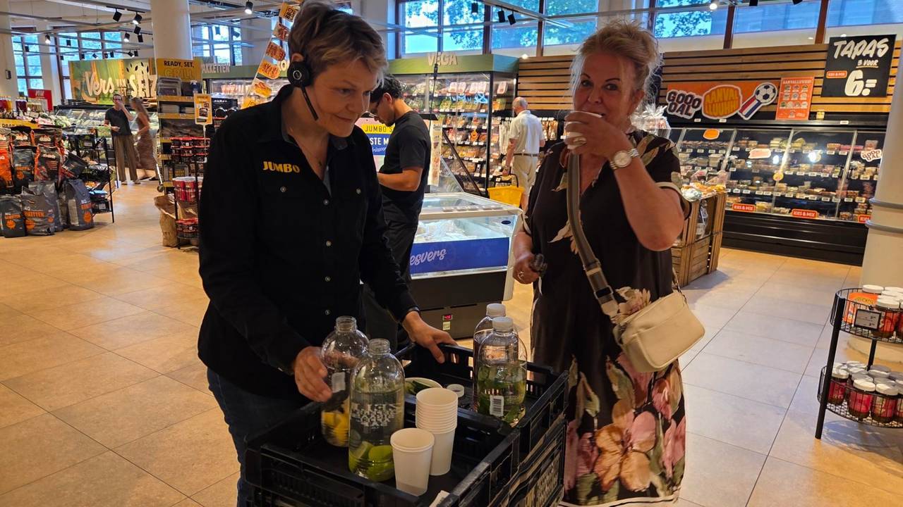 Afkoelen bij de Jumbo in Schijndel (foto: Noël van Hooft).