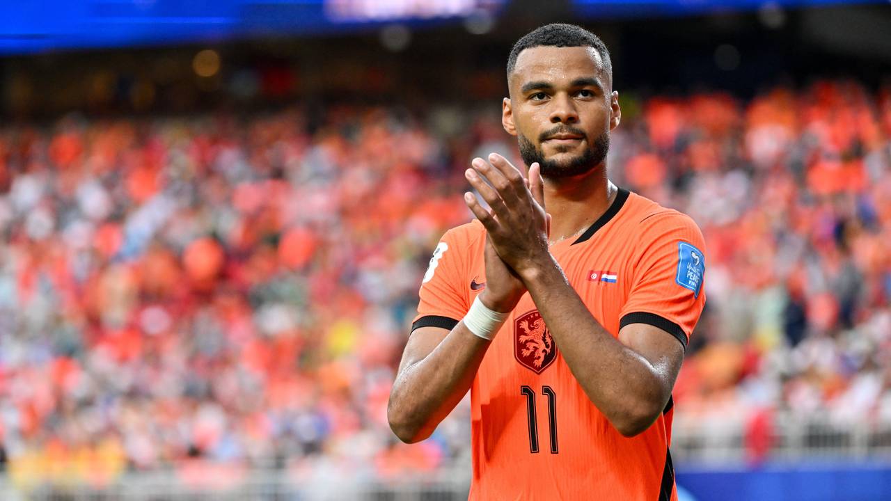 Cody Gakpo bedankt het publiek tijdens het WK voetbal (foto: AMP 2026/Amy Kontras).