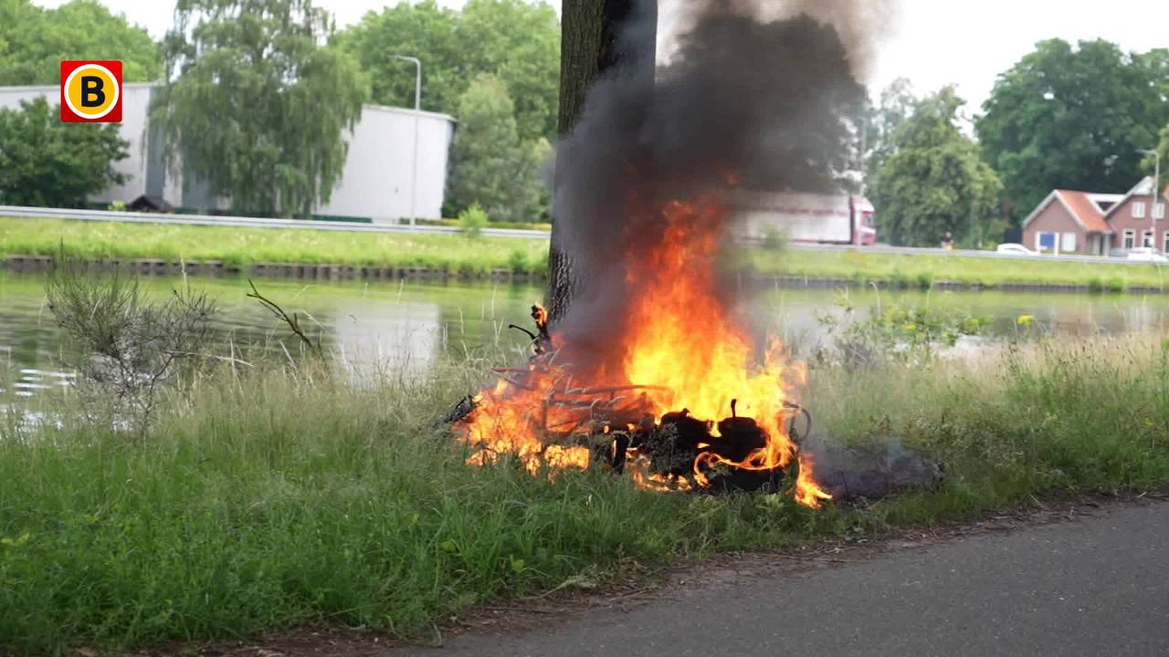 Scooter in lichterlaaie in Dongen