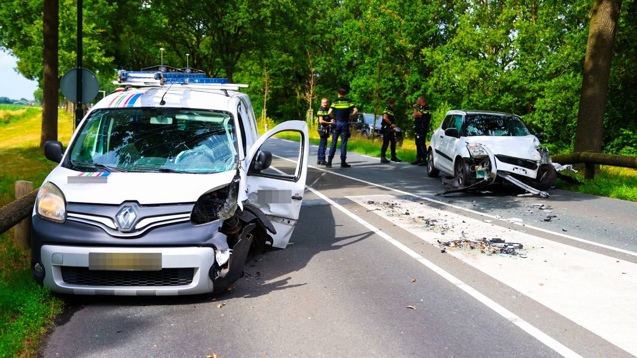 Gewonde na botsing tussen auto en busje in Zeeland