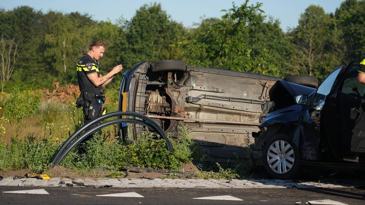 Auto's botsen op nieuwe weg in Oosterhout die net drie kwartier open is