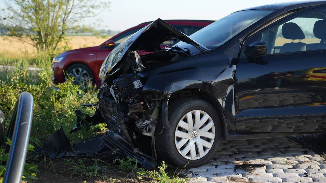 Auto's botsen op nieuwe weg in Oosterhout die net drie kwartier open is