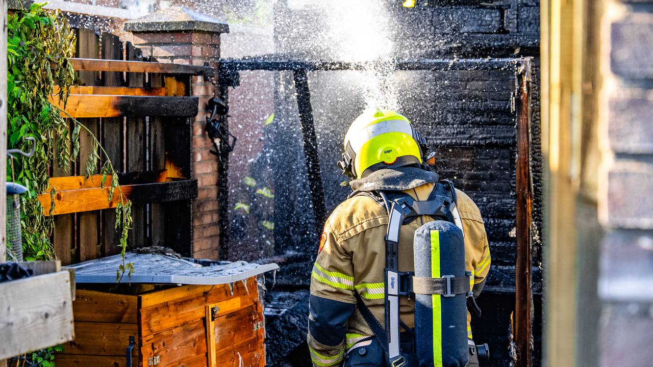 Schuur brandt uit in Grave