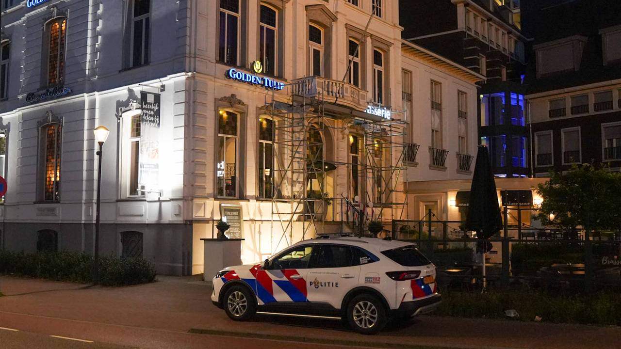 Gewapende overval op hotel in Helmond, man met wit masker gezocht