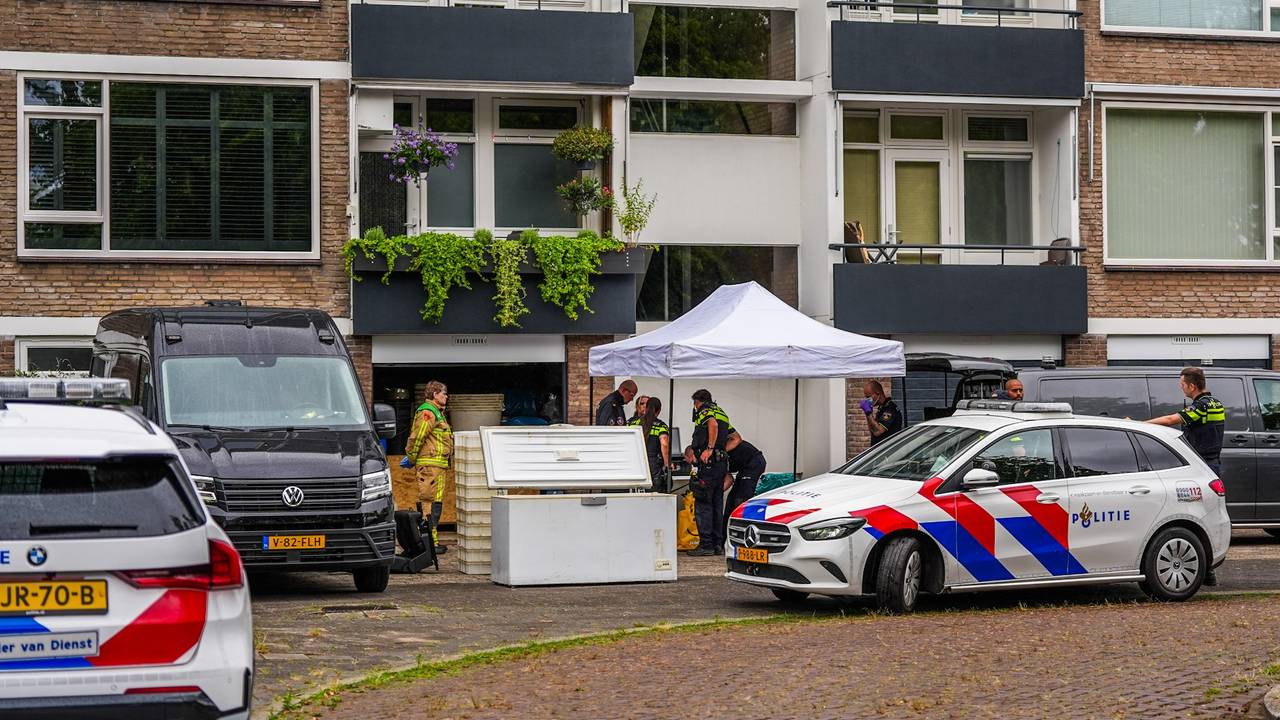 In een garagebox zijn spullen voor het maken van drugs gevonden (foto: SQ Vision).