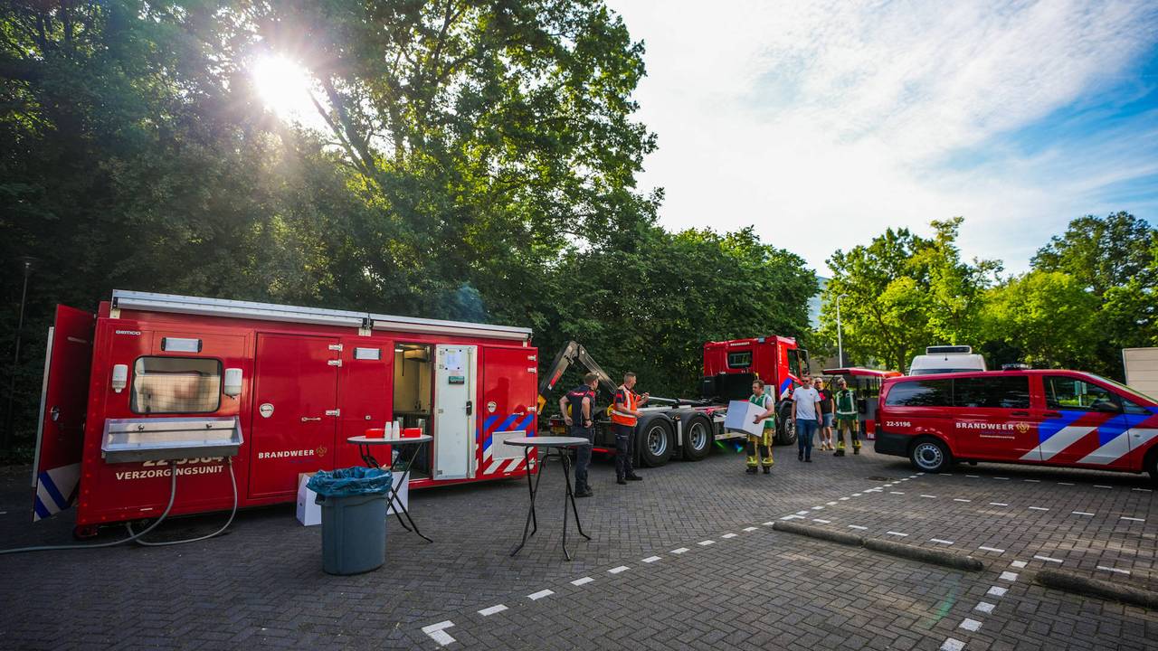 Een sloot in Eindhoven veroorzaakte veel stank. Het water wordt vervangen (foto: Persbureau Heitink)
