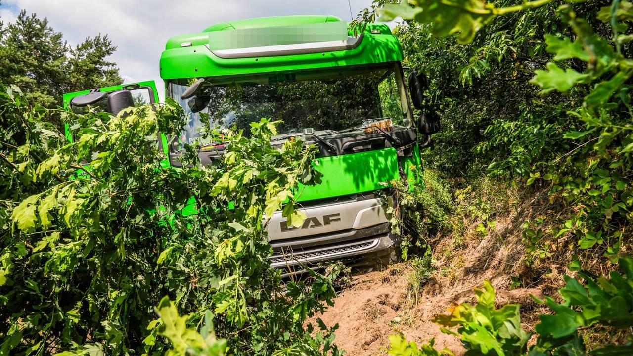 Ernstig ongeluk op N279 bij Helmond, automobilist overleden (foto Dave Hendriks/Persbureau Heitink)