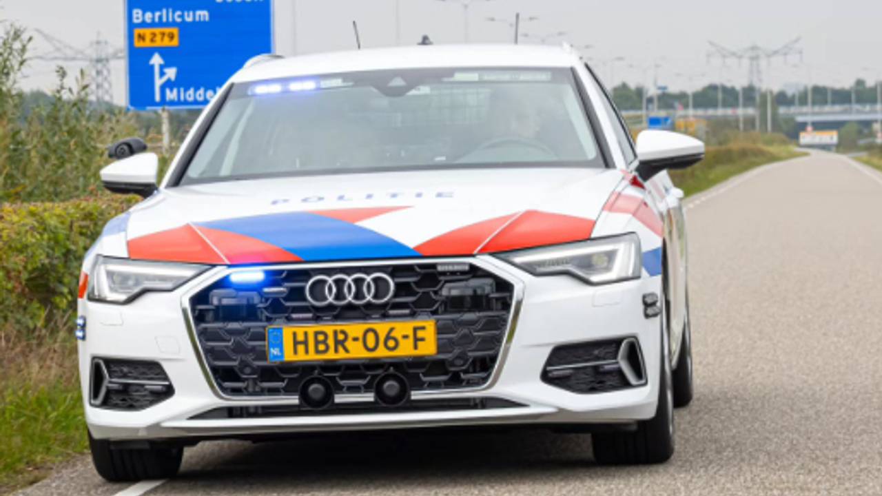 De politie tijdens een van de controles (foto: Verkeerspolitie Oost-Brabant).