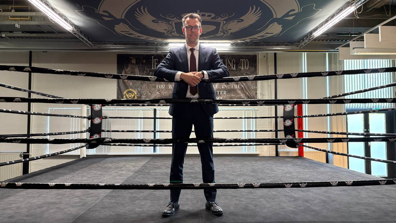 Boksende burgemeester daagt Rico Verhoeven uit: 'Ik zou het best proberen'