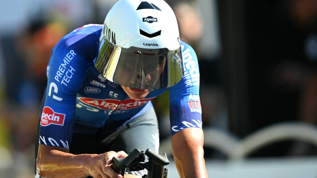 Mathieu van der Poel in actie tijdens de ploegentijdrit in de Tour de France (foto: ANP).