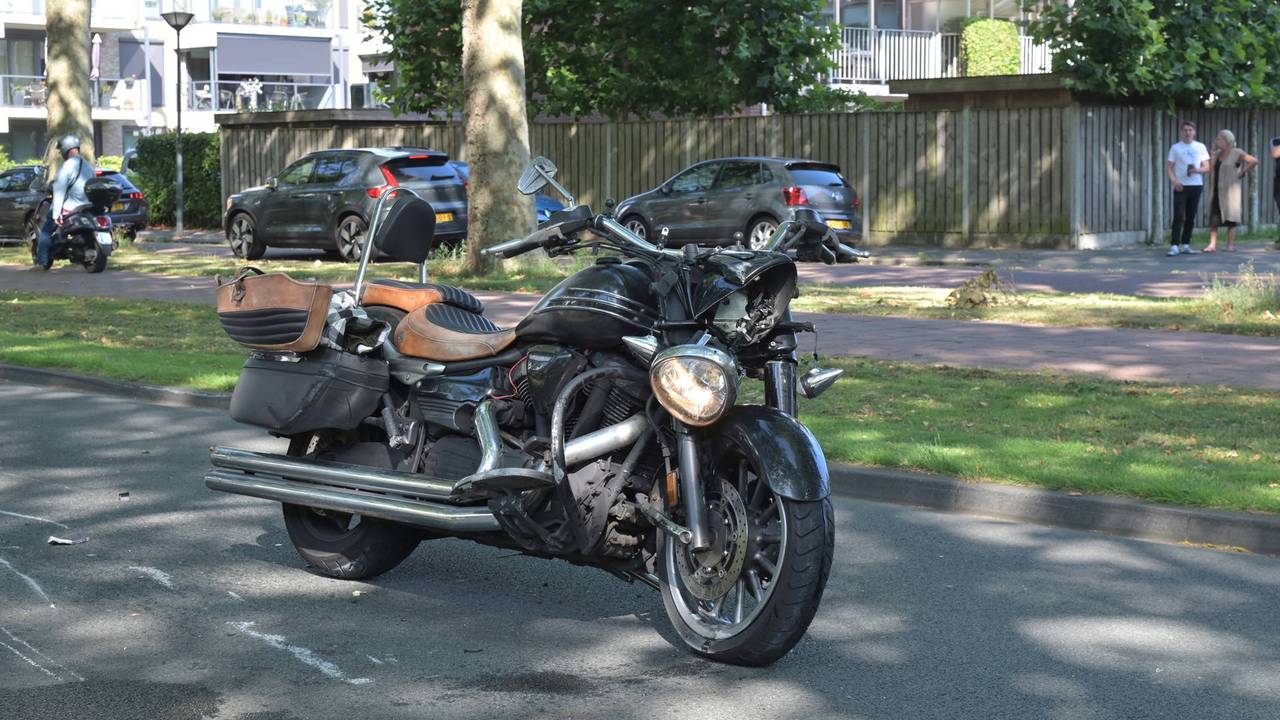 Motorrijder gewond bij botsing met auto in Breda