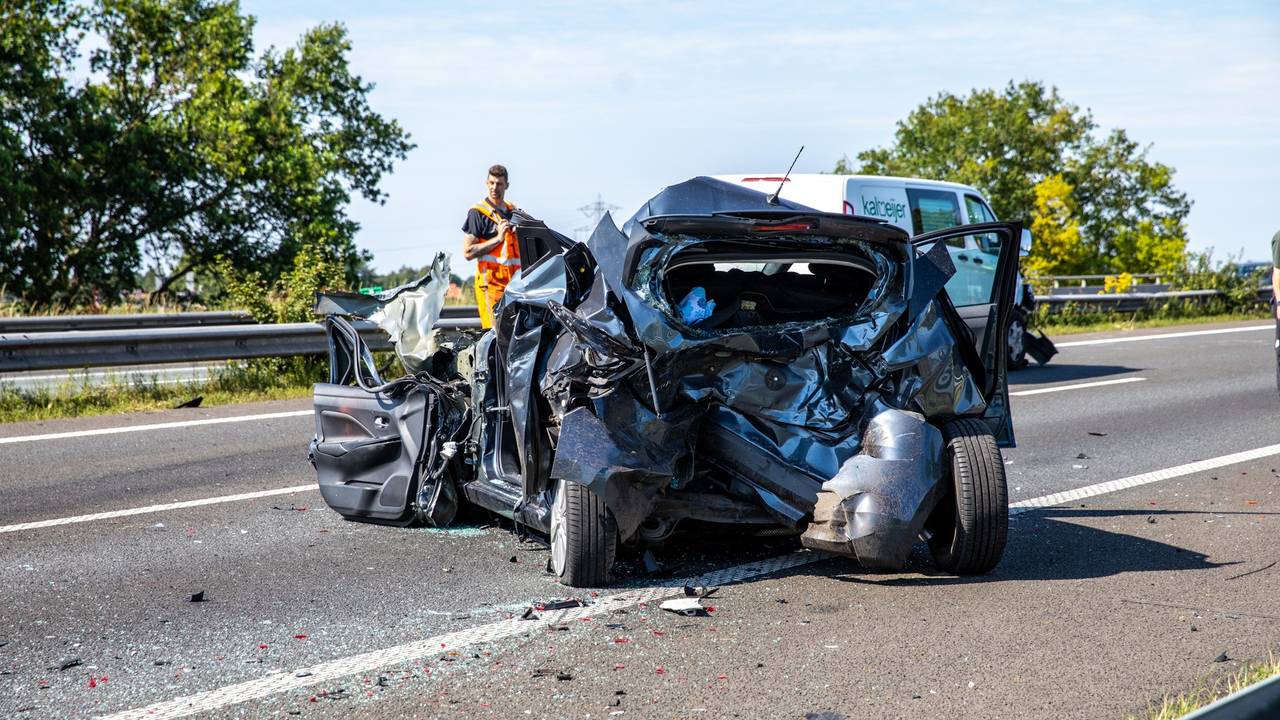 Ernstig ongeluk op A58 Roosendaal (foto: Christiaan Traets / Persbureau Heitink). 