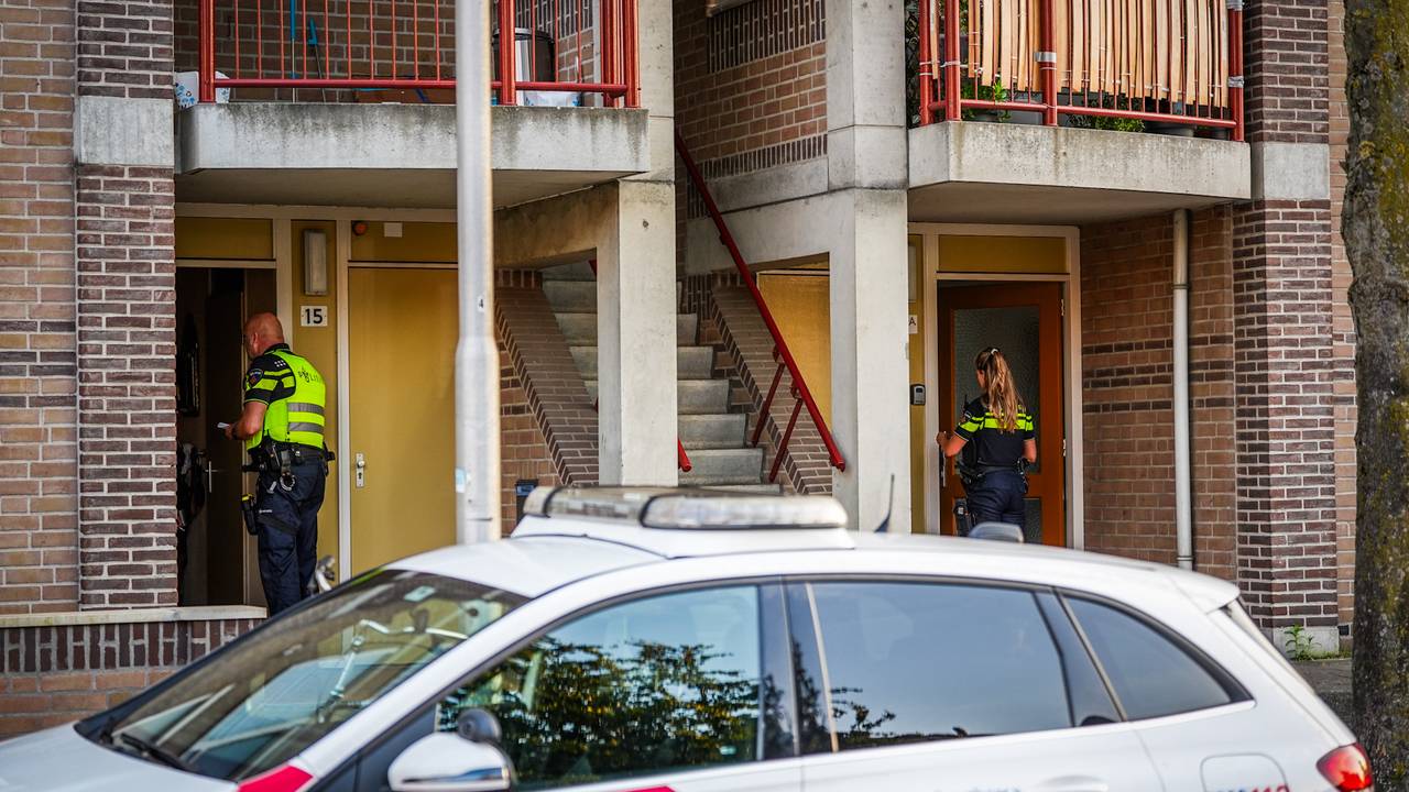 Mogelijk explosief gevonden bij flat: bewoners moeten hun huis uit (foto: Persbureau Heitink).