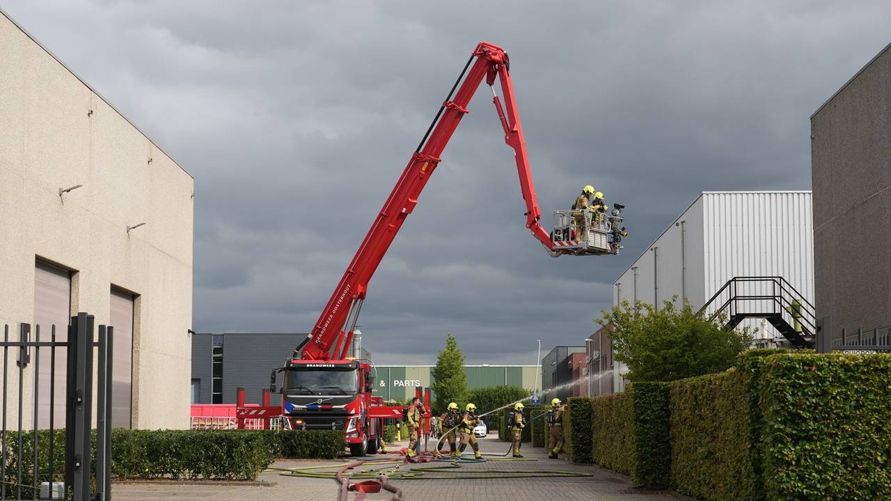 Brand op een industieterrein in Made (foto: Jeroen Stuve/Persbureau Heitink).