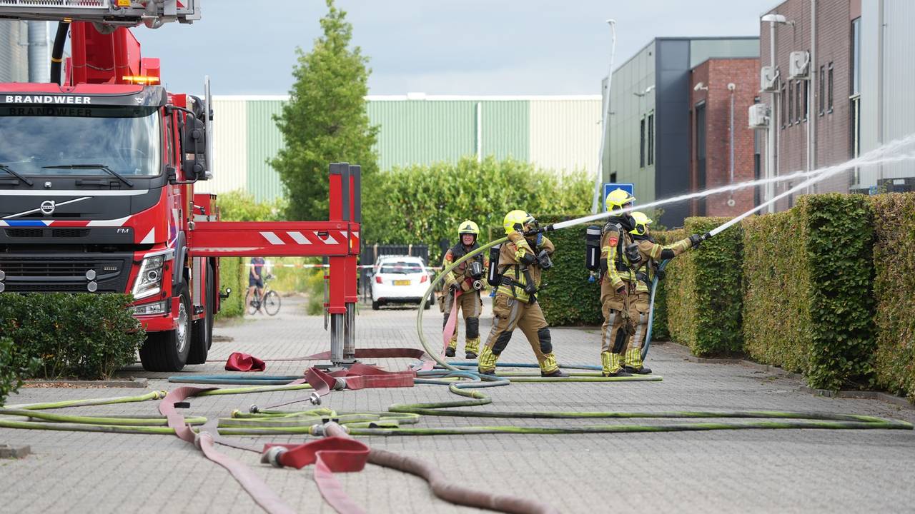 Brand op een industieterrein in Made (foto: Jeroen Stuve/Persbureau Heitink).