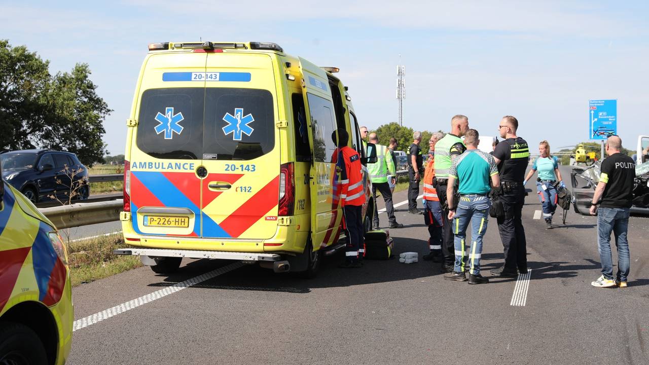 Ernstig ongeluk op A58 Roosendaal (foto: Christiaan Traets / Persbureau Heitink).