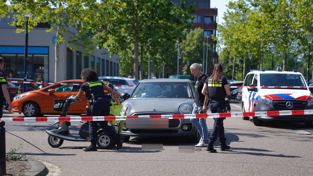 Vrouw valt van scootmobiel en raakt zwaargewond, automobilist opgepakt in Den Bosch (foto: Bart Meesters/Persbureau Heitink).