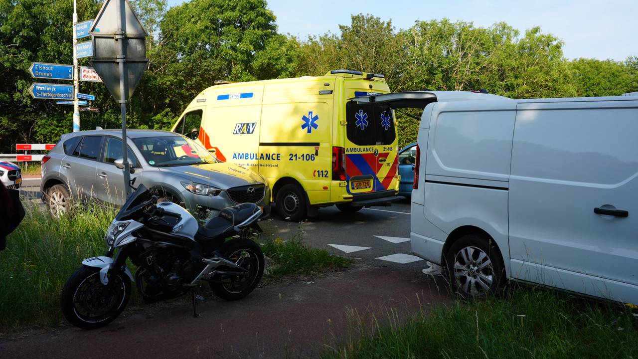 Motorrijder lichtgewond na aanrijding met busje in Oudheusden