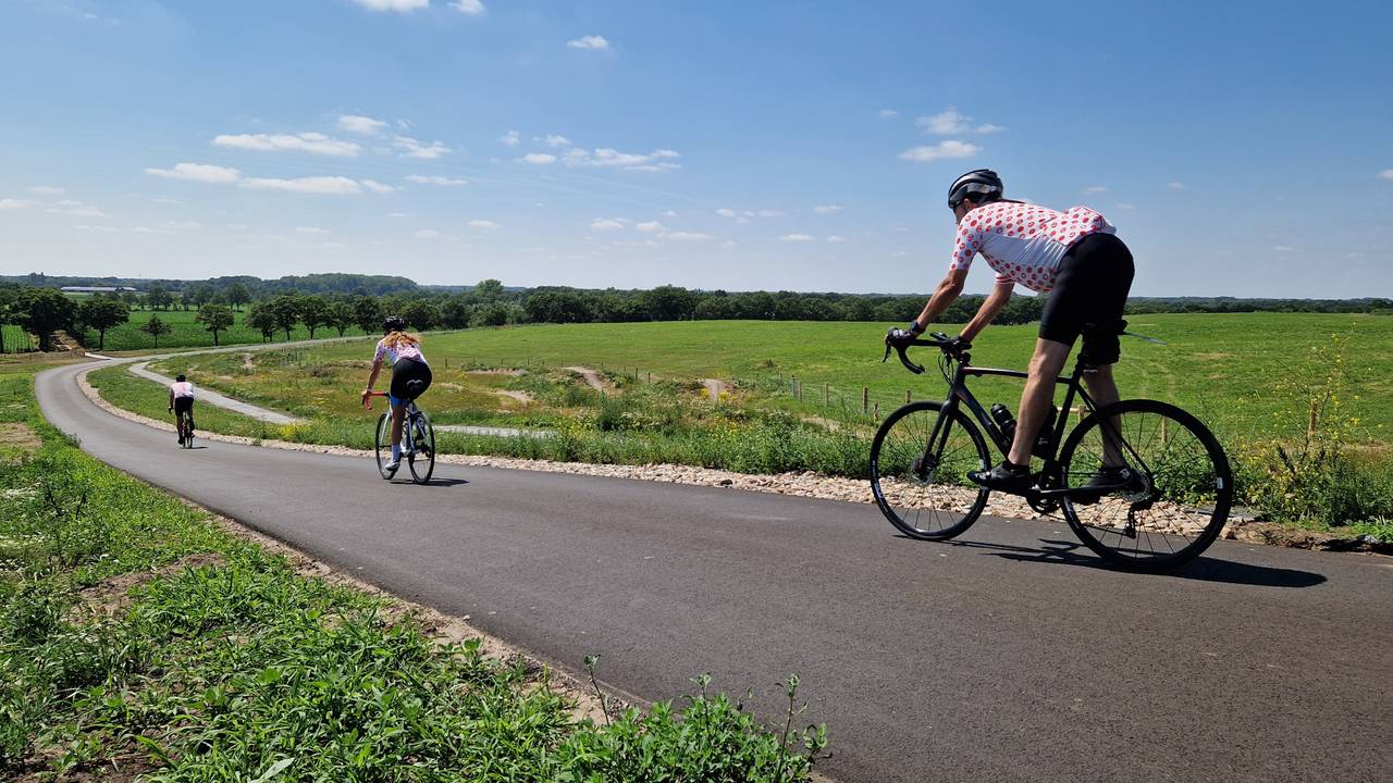 Fiets- en wandelparadijs op oude vuilstort is klaar: 'Het is iets unieks' (foto: Tom Berkers).