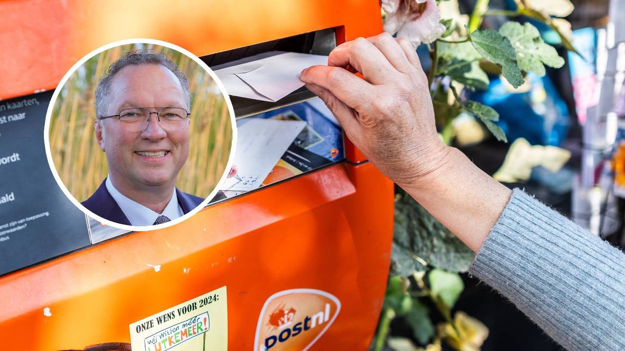 Inzet: Uitvaartondernemer Jeroen Mol uit Grave. Beeld: Rouwbrieven worden vanaf 12 juli dubbel zo duur. (Foto: Jeroen Mol / ANP.)