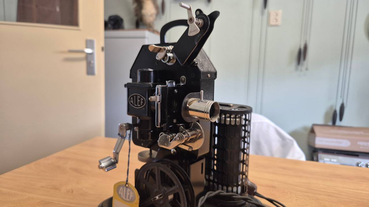 De Alef Bilcin filmprojector uit 1930 (foto: Ruud Hoetmer).