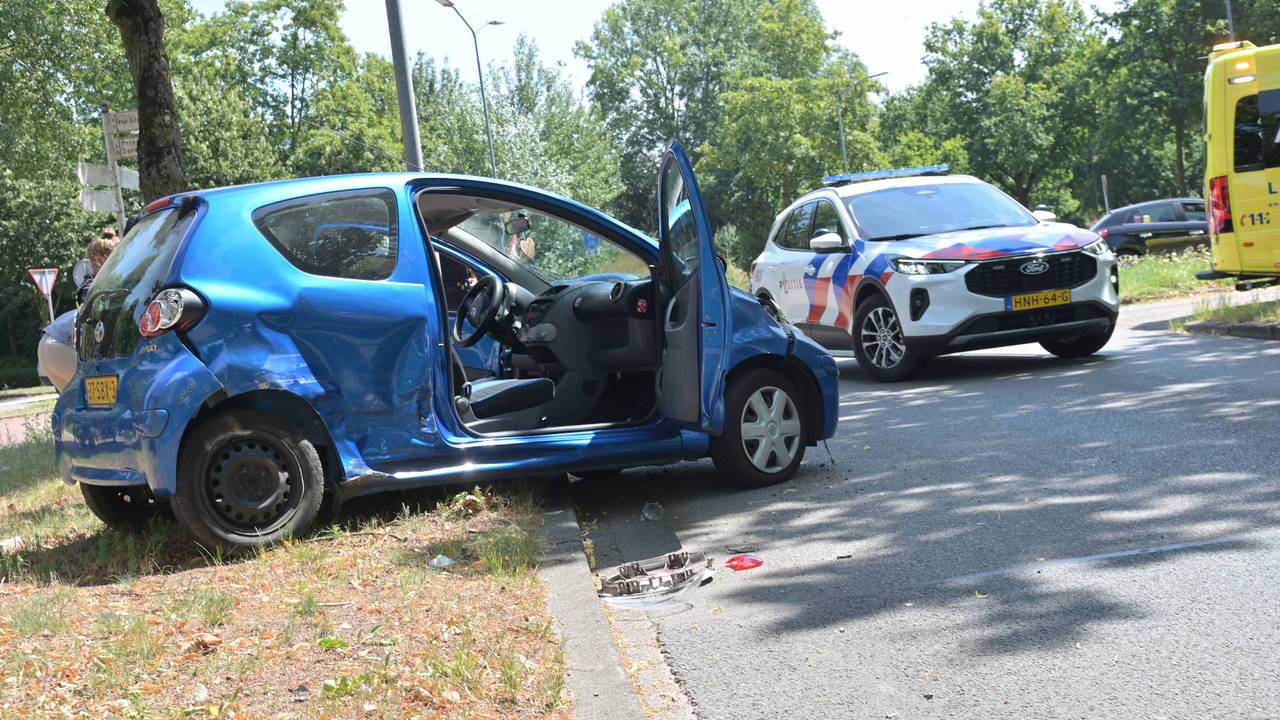 Vrouw gewond na harde botsing in Breda