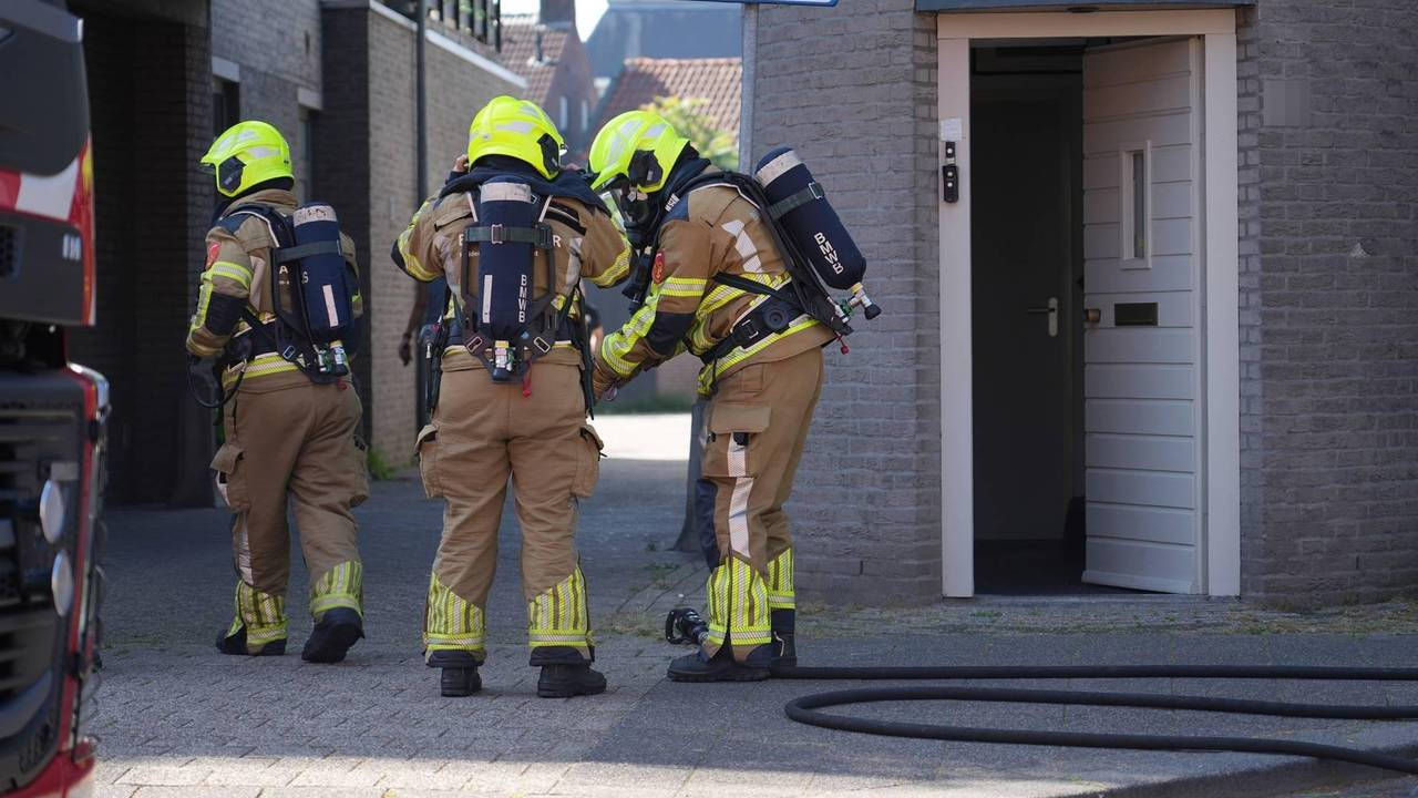 De brand zou ontstaan zijn door een kortsluiting (foto: Jeroen Stuve / Persbureau Heitink).