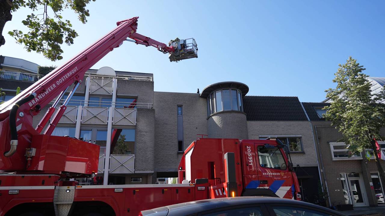De brand zou ontstaan zijn door een kortsluiting (foto: Jeroen Stuve / Persbureau Heitink).