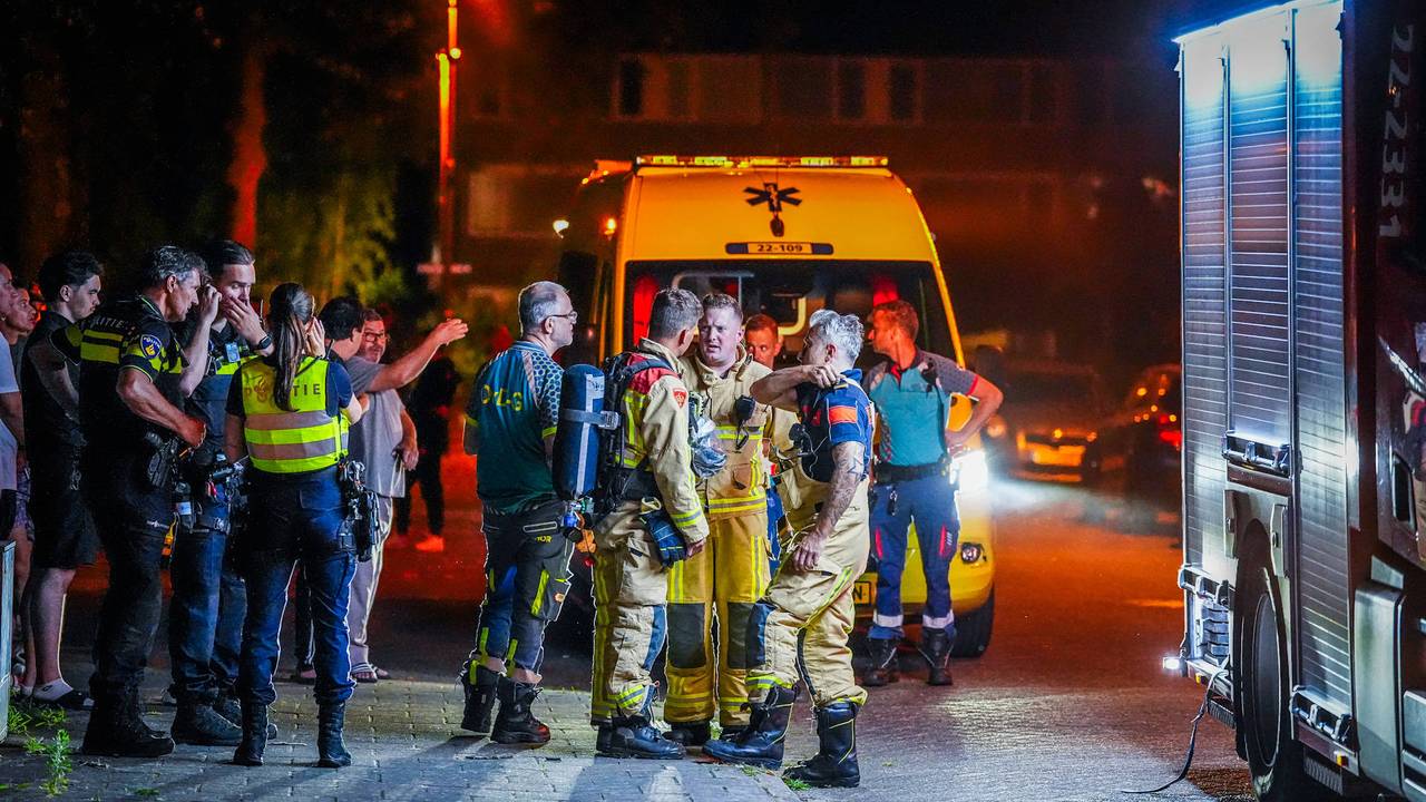 De brand in Eindhoven bracht aardig wat mensen op de been (foto: Persbureau Heitink).