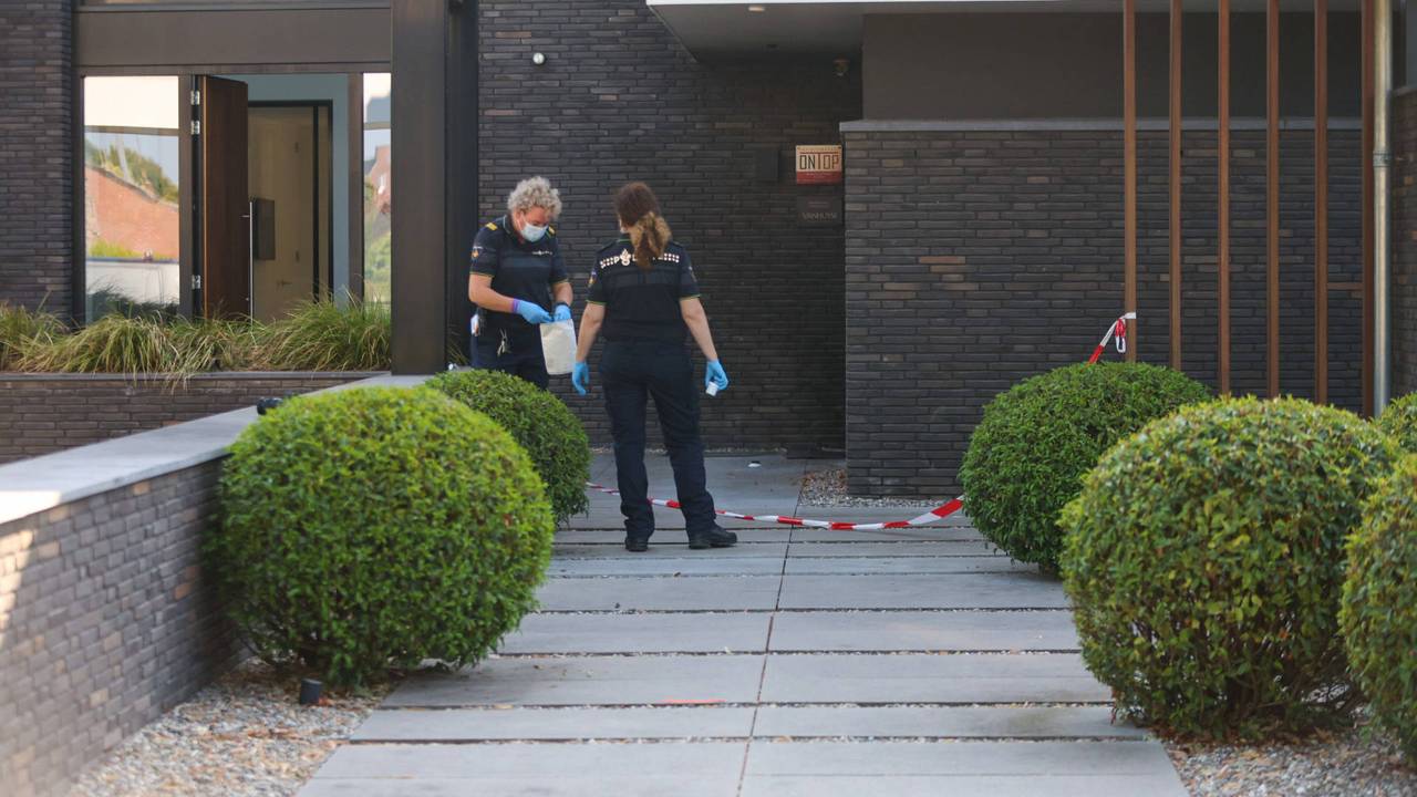 Politieonderzoek bij het huis in Boekel (foto: Addy Smits/Persbureau Heitink).