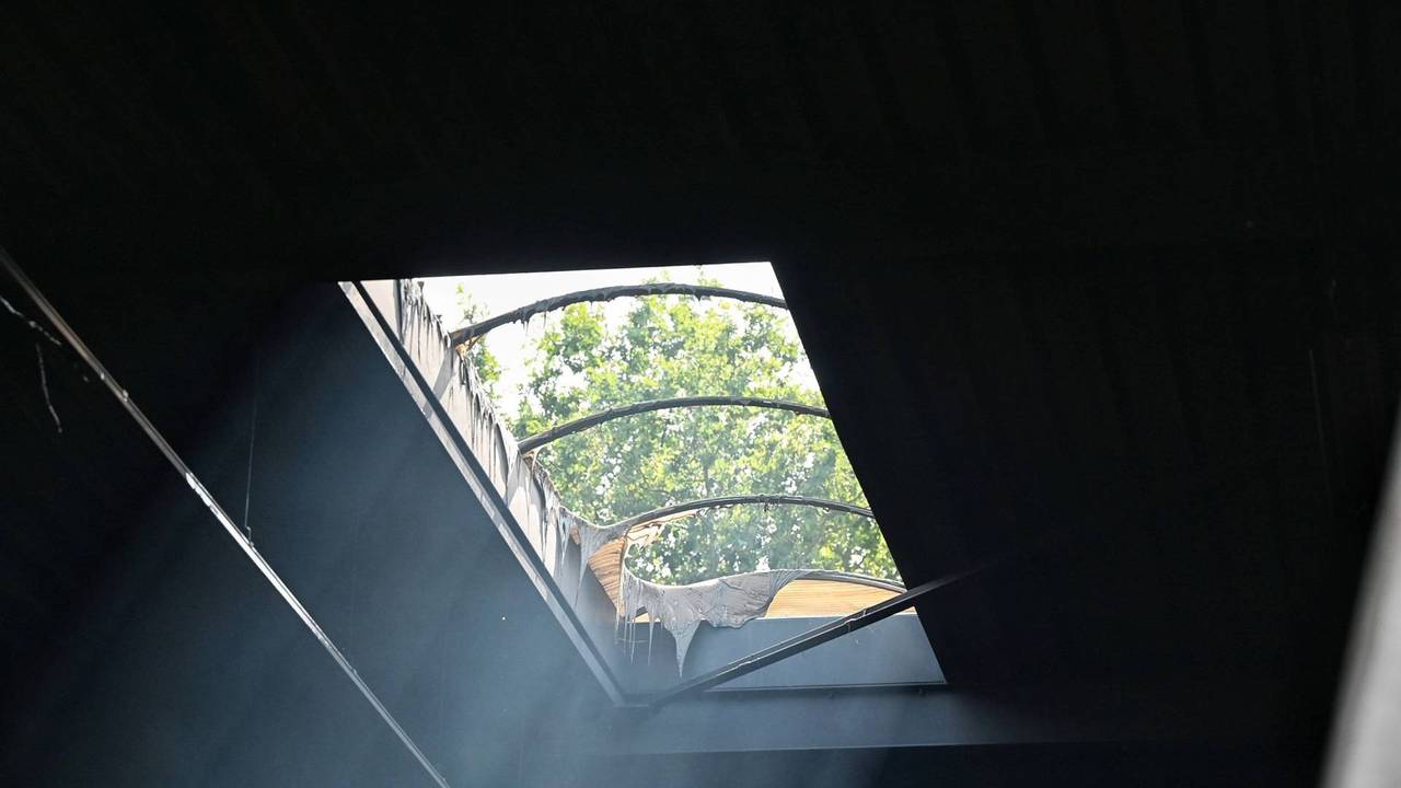 Flinke brand in loods met beelden Tilburg (foto: Toby de Kort / Persbureau Heitink).