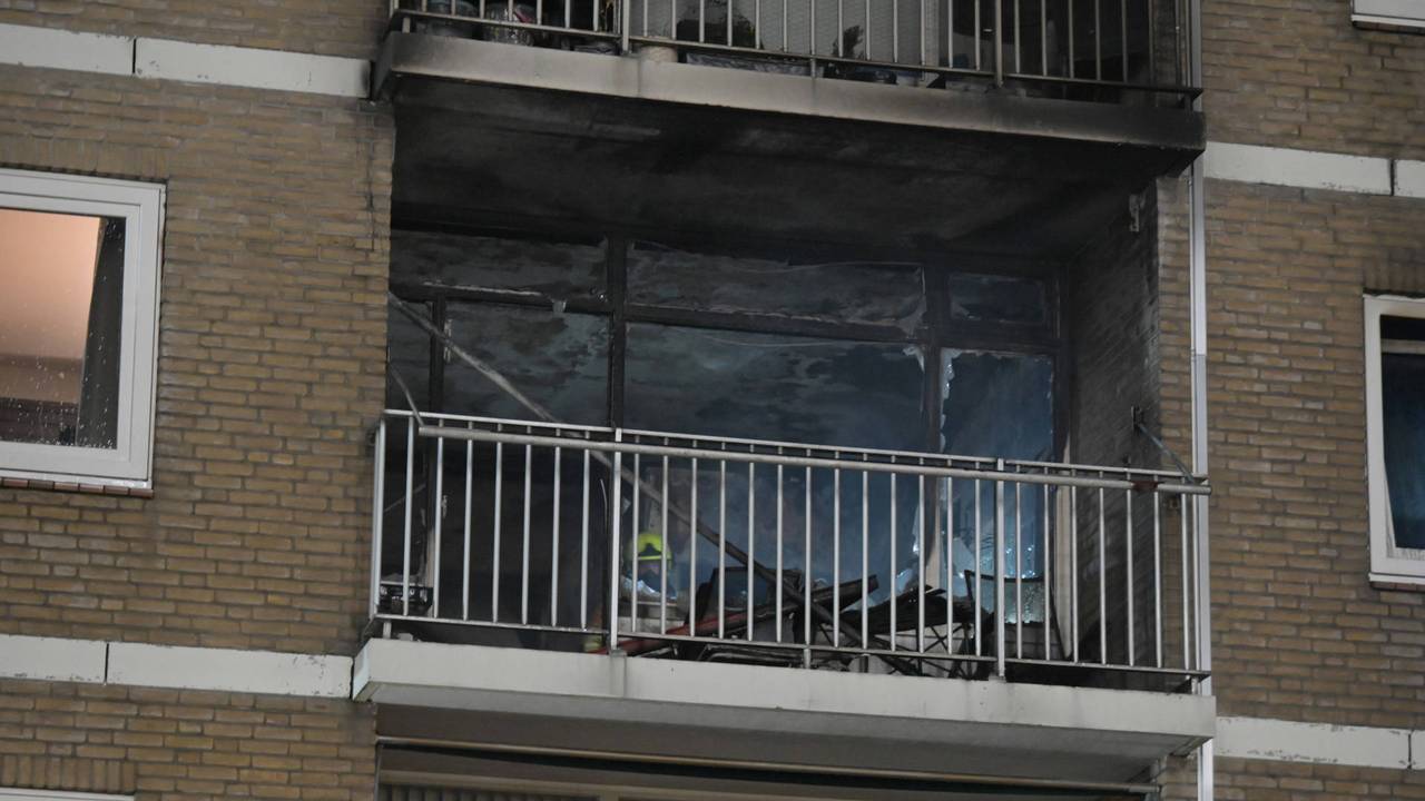 Brand verwoest appartement in Roosendaal (foto: Perry Roovers/Persbureau Heitink)