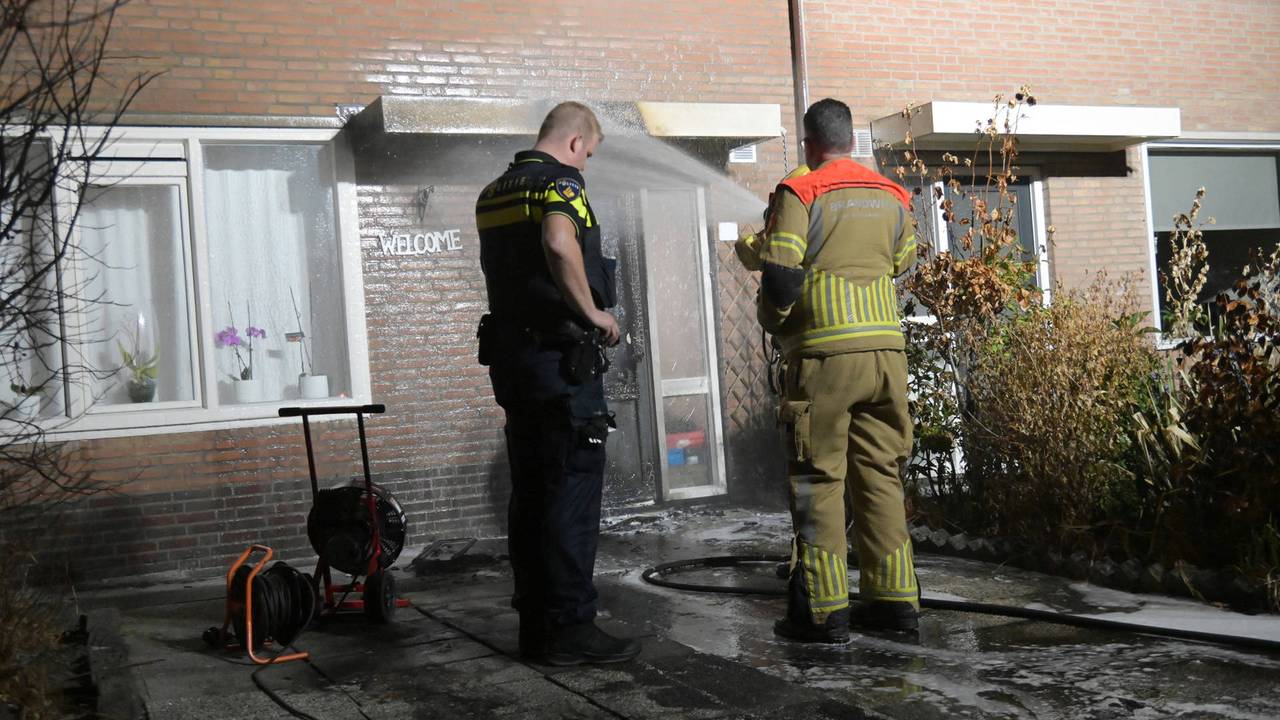Brand breekt uit bij huis in Etten-Leur (foto: Perry Roovers/Persbureau Heitink).