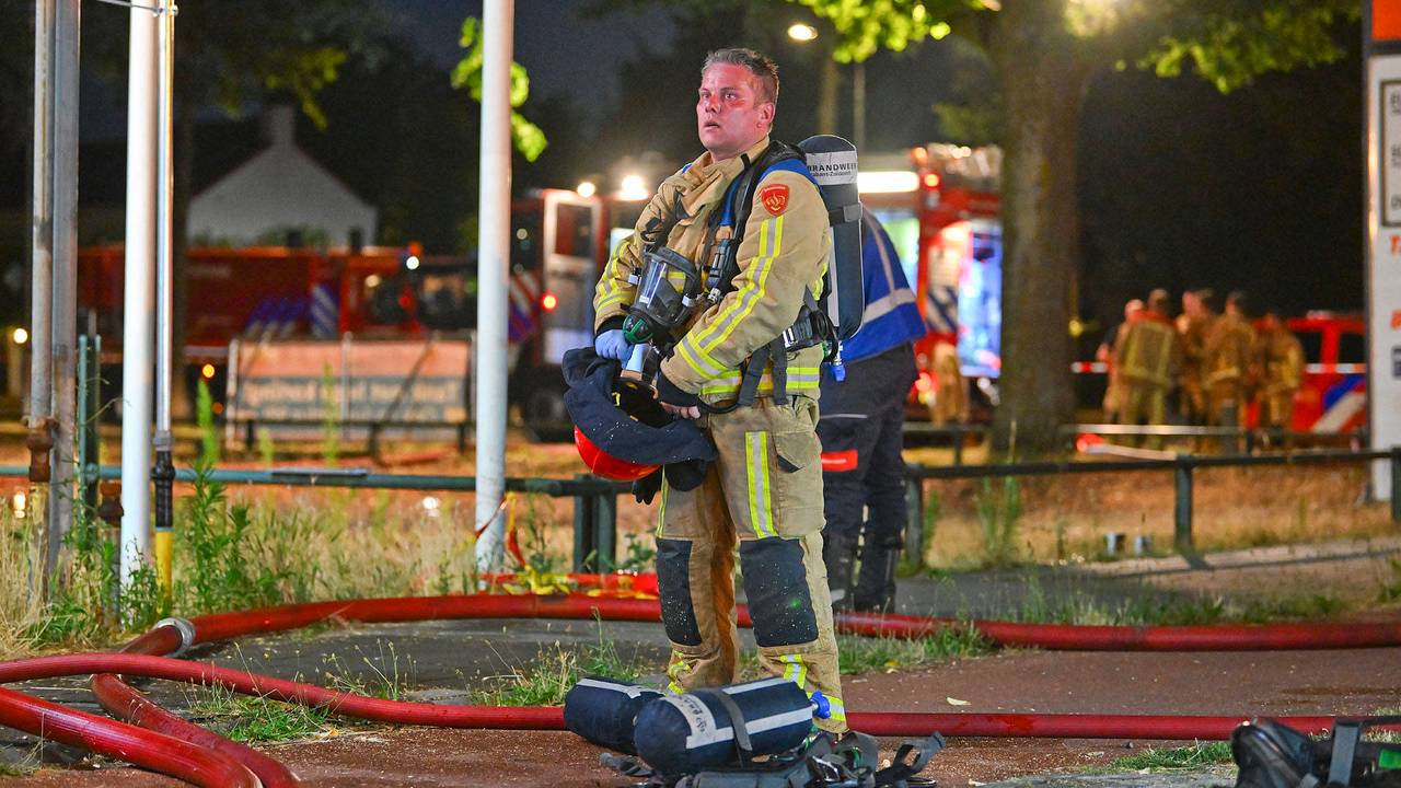 Grote brand in kringloopwinkel Veldhoven (foto: Rico Vogels/Persbureau Heitink).