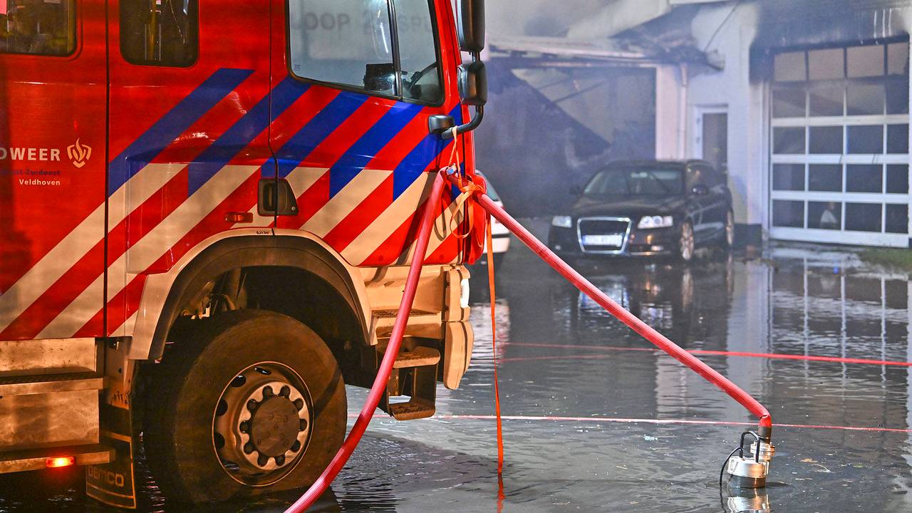 Grote brand in kringloopwinkel Veldhoven (foto: Rico Vogels/Persbureau Heitink).