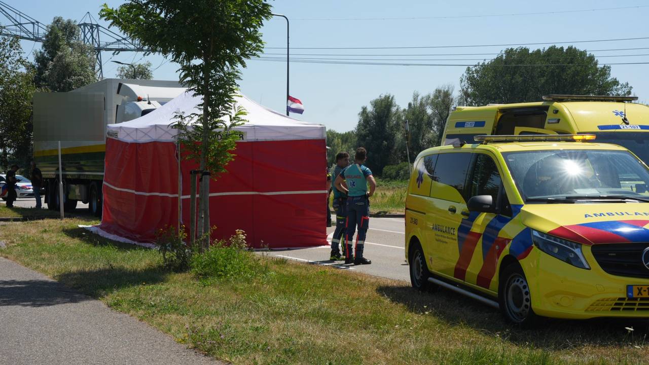 Fietser (81) komt om het leven bij botsing met vrachtwagen in Den Bosch