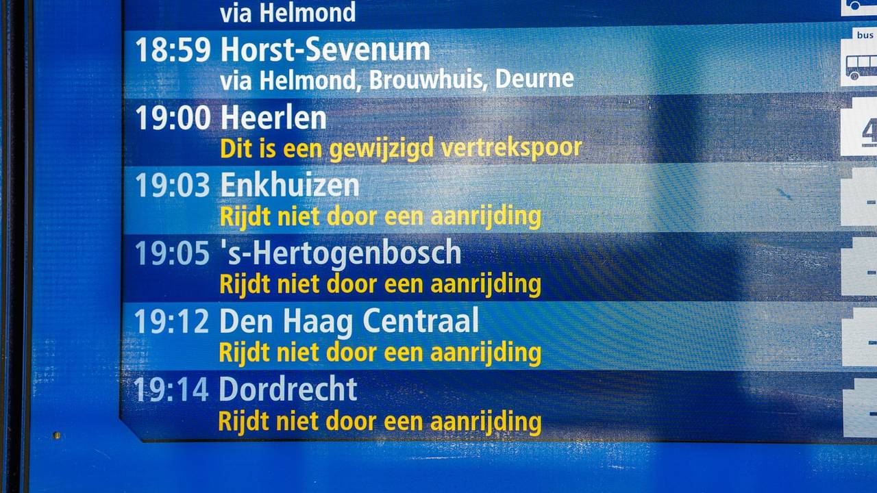 Mensen moesten in de hitte wachten op een bus (foto: SQ Vision).