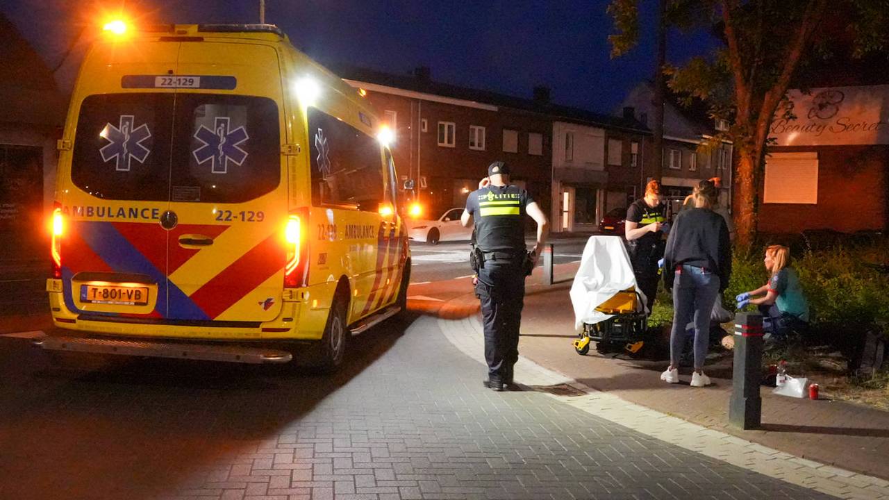 Een fietser raakte woensdagavond gewond in Helmond (foto: Harrie Grijseels/Persbureau Heitink).