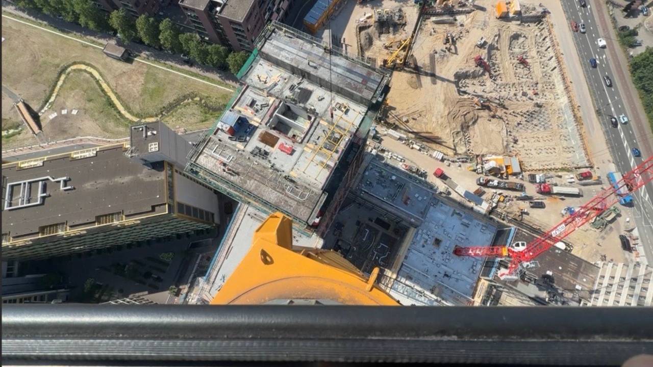 Een kijkje over de rand van de cabine (foto: Ruud Ritzen).