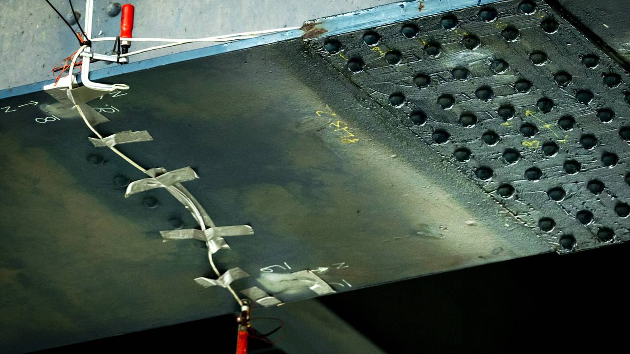 In 2016 werden er scheurtjes in de brug ontdekt (foto: ANP).