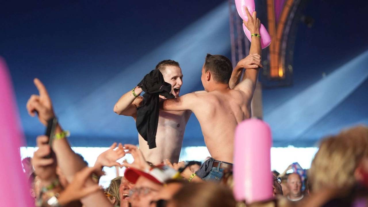 Feestvierders klommen bij elkaar in de nek (foto: Omroep Gelderland).
