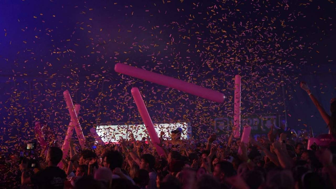 De confetti vloog in het rond (foto: Omroep Gelderland).