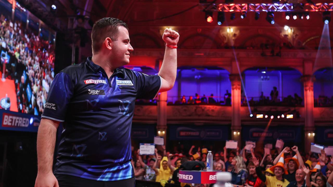 Niels Zonneveld maakte een spektakel van zijn de buut op het World Matchplay darts (foto: Taylor Lanning/PDC).