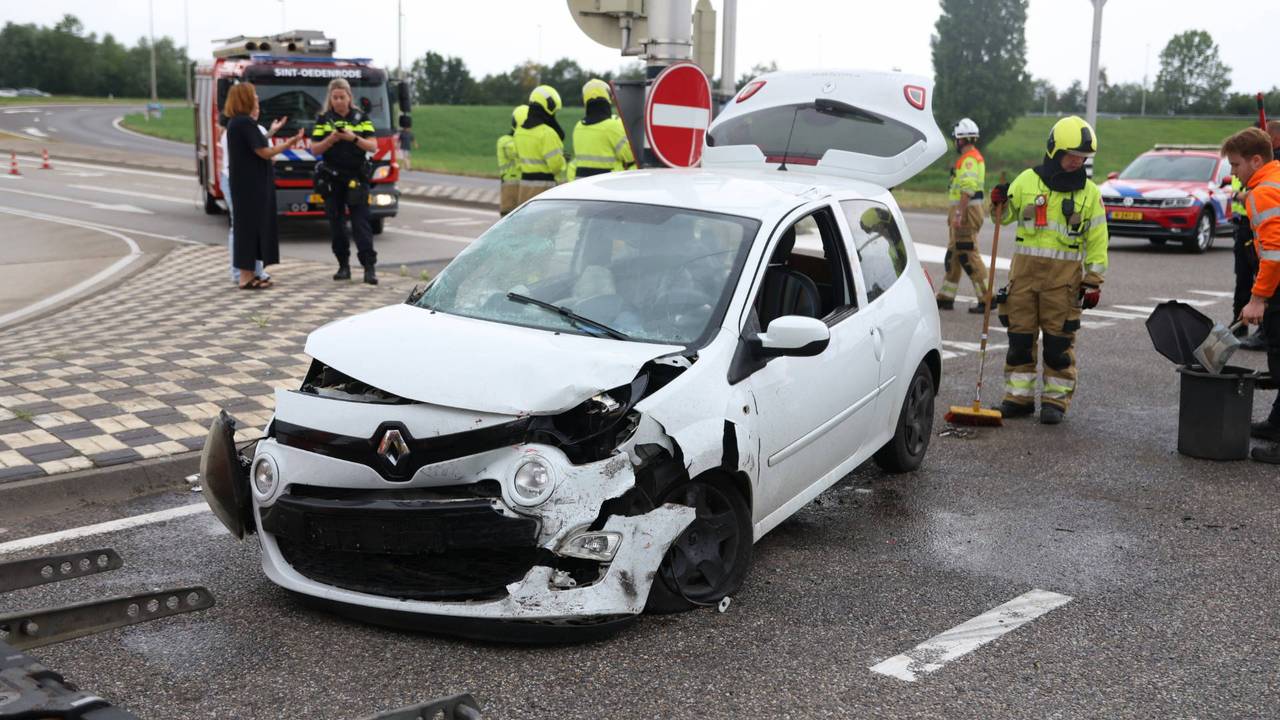 Botsing op kruising in Veghel (foto: Addy Smits/Persbureau Heitink).