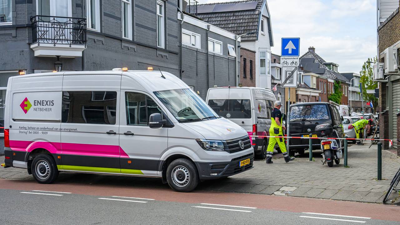 Het verkeersbord was in de gasleiding gezet (foto: Tom van der Put/Persbureau Heitink).