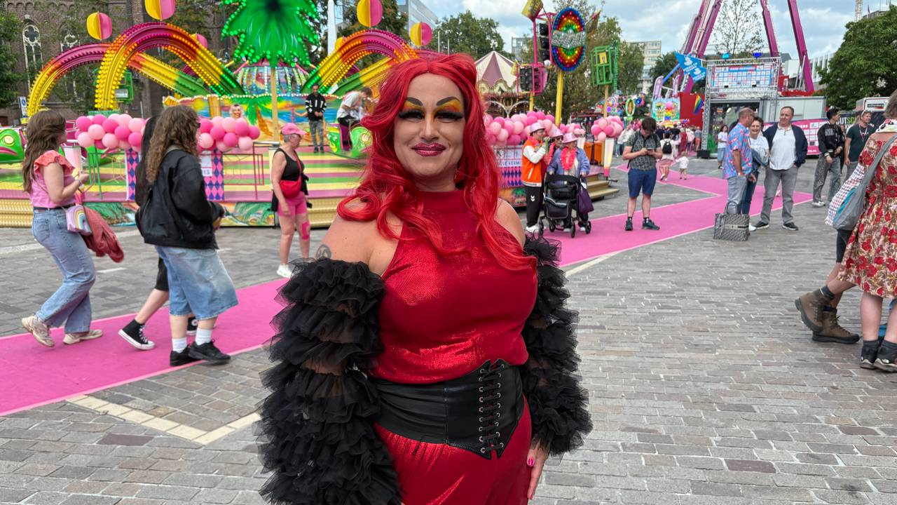 Prijswinnaar Sandy mag een dag als dragqueen door het leven.