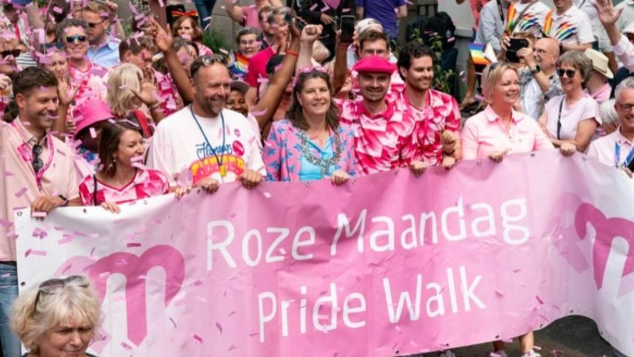 Burgemeester Gräper-van Koolwijk beleeft haar eerste Roze Maandag (foto: Fleur Gräper-van Koolwijk/Instagram).