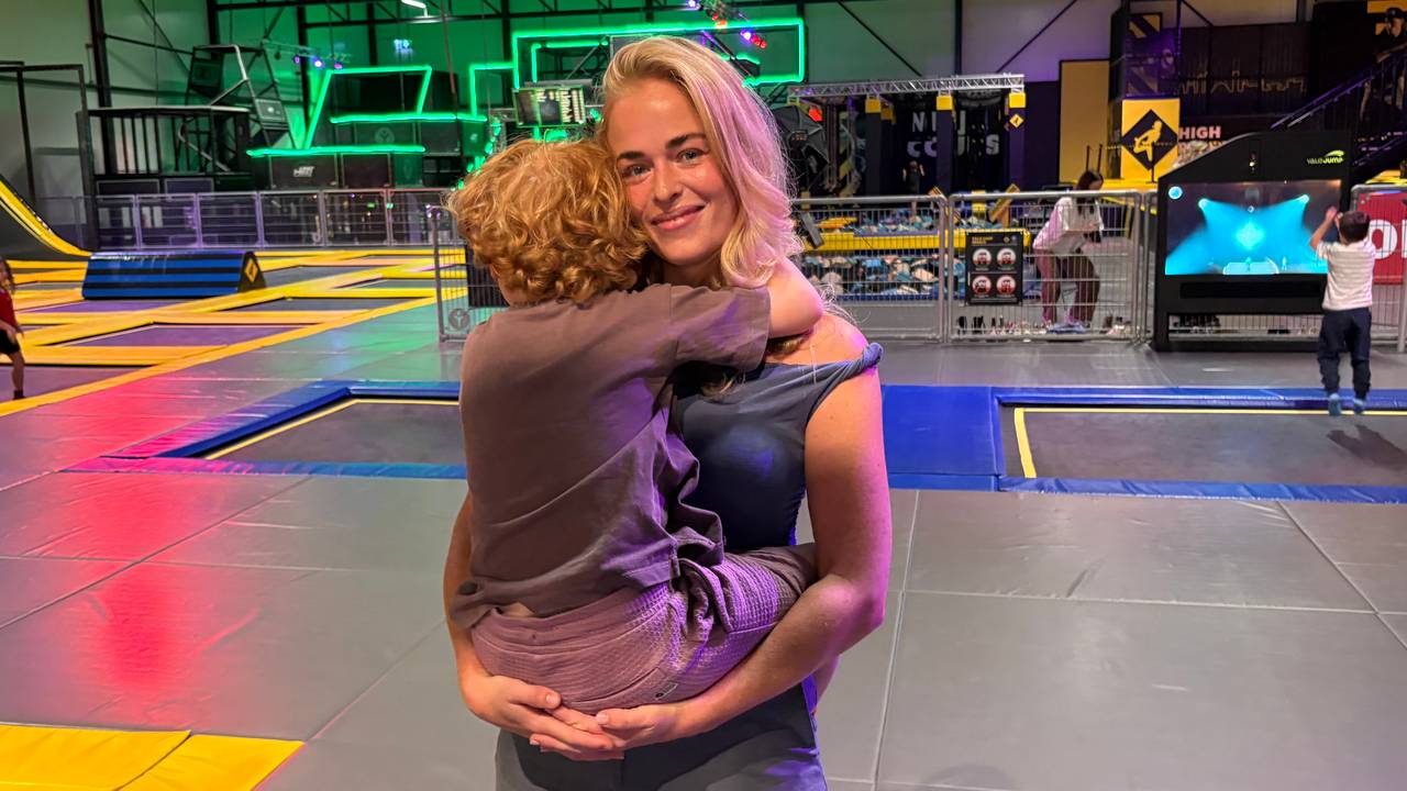 Richelle van den Wittenboer met haar zoontje Sunny  (foto: Rogier van Son).
