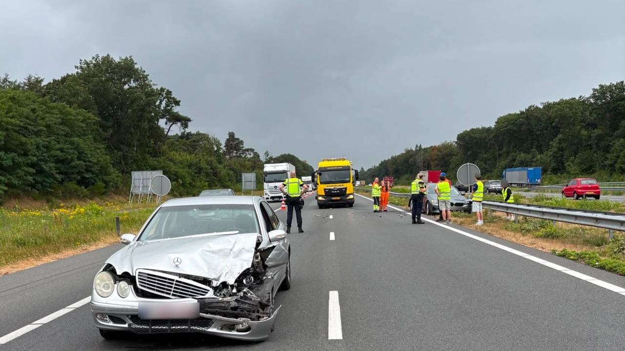 Ongeluk zorgt voor half uur vertraging op A67 bij Valkenswaard (foto: Rijkswaterstaat).