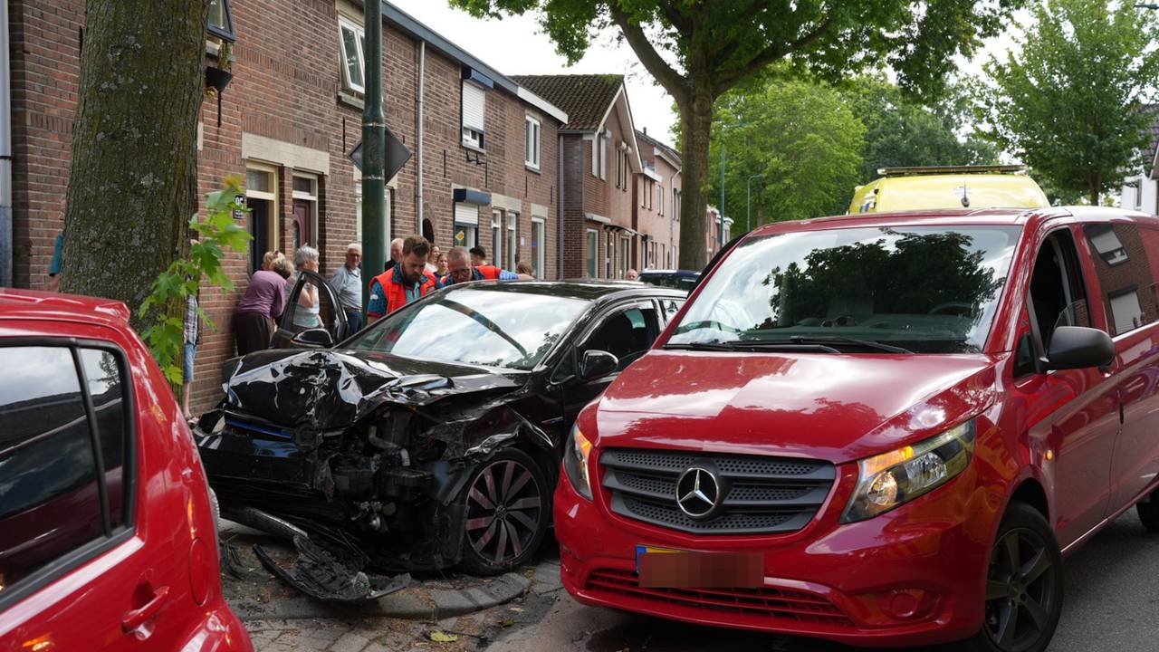 Drie gewonden bij ongeluk met auto en bestelbus in Kaatsheuvel